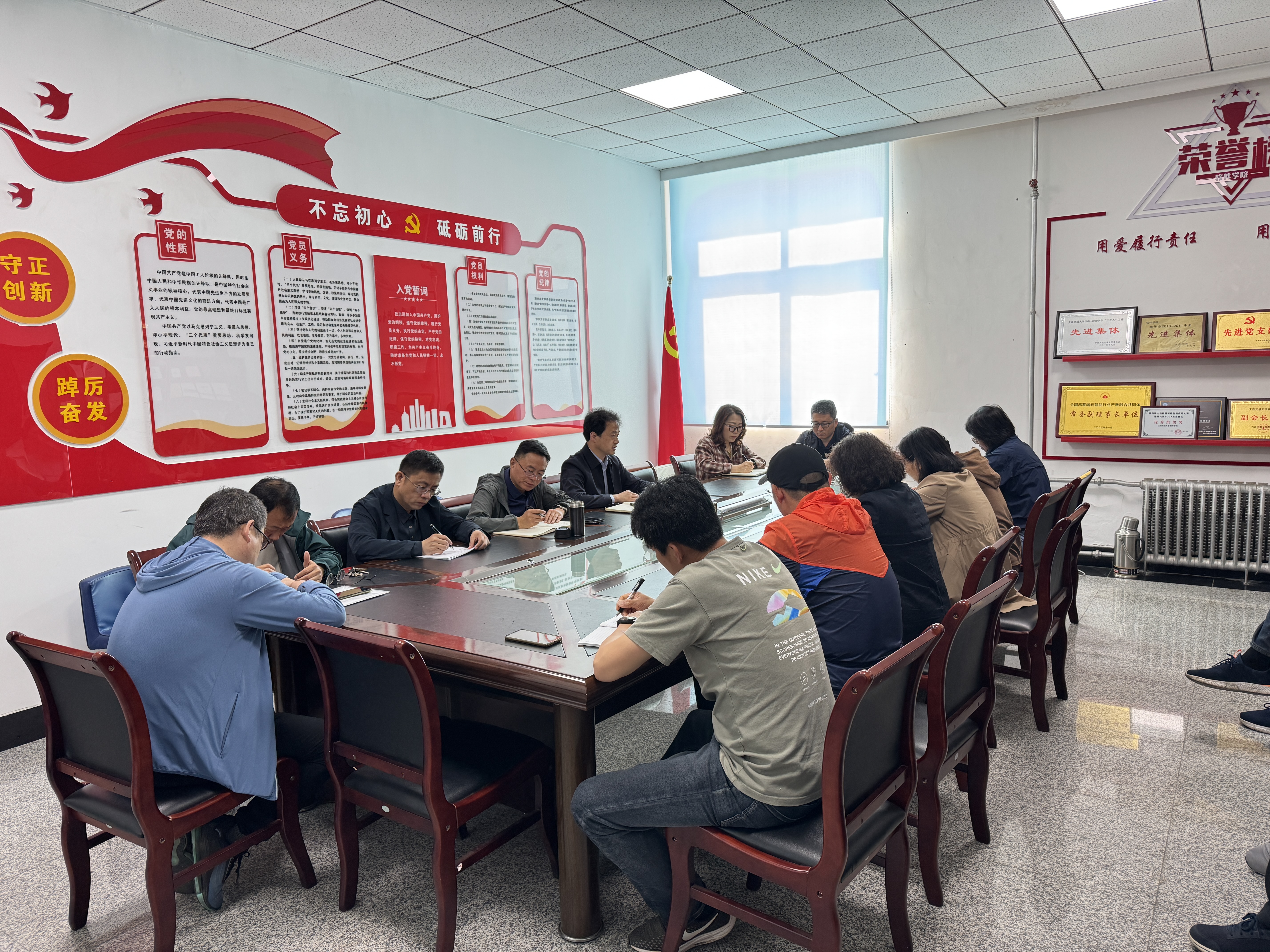 暗网禁区
贯彻落实学校党委三届二次全会精神